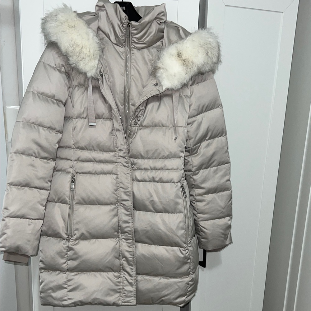Tahari Women's Puffer Coat with Fur-Trimmed Hood - Cream
